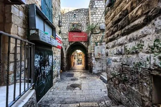 محافظة القدس: مصادقة الاحتلال على الاستيلاء على عقارات باب السلسلة يستهدف الوجود الفلسطيني
